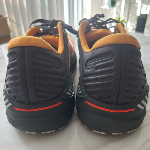 Brooks Men’s Adrenaline GTS 22 Vibrant Orange Sneakers - Picture 7 of 10